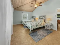 Golf Cart Included, Andros Villa, Treasure Cay, Bahamas, 100 yards from beach - Homestays
