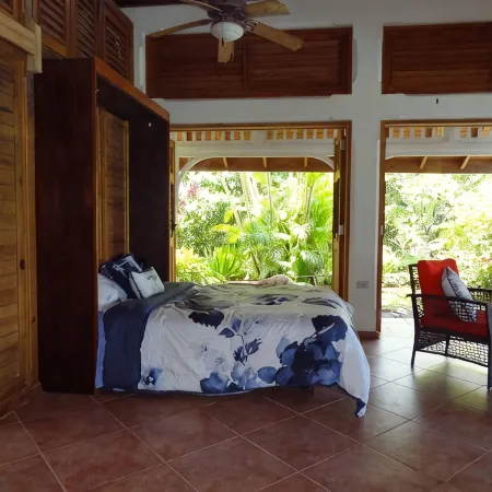 Beautiful, secluded, open plan cottage with spectacular sea views