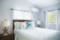 Beachfront.  Just a Few Steps to the Sand. Walk to Restaurants.  Near Downtown. - Wifi