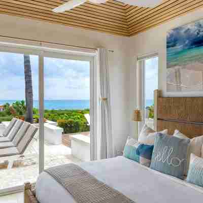Beautiful OCEAN FRONT, POOL Villa walk or drive to GRACE BAY BEACH Turtle Ridge Rooms