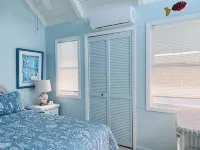 2-Bed Loft-Style Condo on the Water, WiFi, Pool, AC; Walk to Restaurants & Beach - ที่มีสระว่ายน้ำ