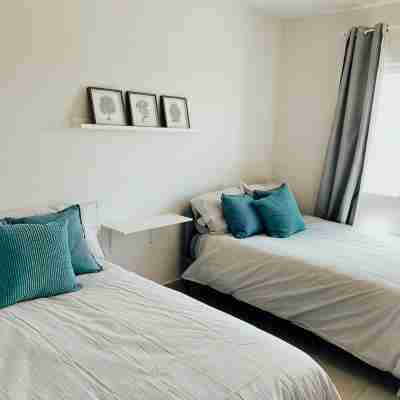 2-bedroom boutique condo with pool Rooms