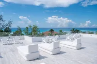 7 Mile Beach Beach Penthouse. Ocean views from Roof Terrace and a Pool Pavilion - 4-Star