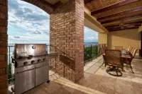 Oceanfront Penthouse,Stunning Exquisitely Maintained,Amazing Sunsets, Hot Tub - 4-Star
