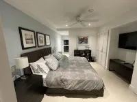 Spacious Penthouse in Paradise, Huge Villa ~ Eagle Beach, rooftop hot tub!
