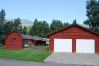 Cozy Home with Million Dollar Mountain and River View - Homestays
