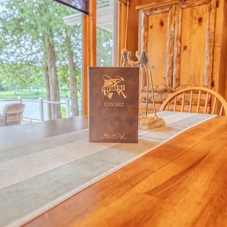 Cozy up River Cabin—Prime Spring Trout Fishing & Easy up Exploring