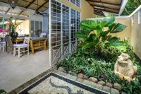 Luxury and Privacy 3 King Suites Central Location - 4-Star