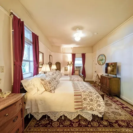 Weaverville Hotel Отели в г. Тринити