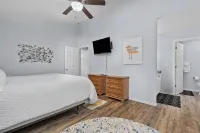 Inviting 2Br Half-Plex-Equipped Kitchen & Garage - Wifi