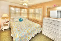 Pet-Friendly, Beach-Themed Tropical Manor 2 Bedrm Apts Across from Daytona Beach - Apartments