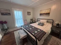 Charming 3-bedroom Craftsman house in delightful Willow Springs, MO