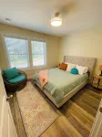 NEW! Hot Tub! Short Walk to Sheridan Beach. Free Parking! - con encanto