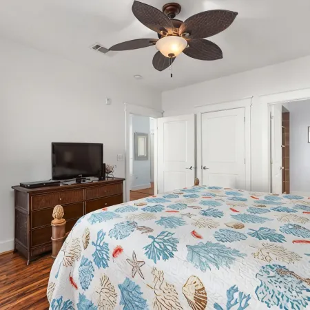 Bayside condo with access to all Pointe West amentities and beautiful beaches!