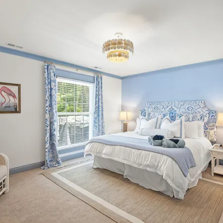 Waterfront. Private Dock for Boat. Pet-friendly. 10 mins to Downtown Oriental.
