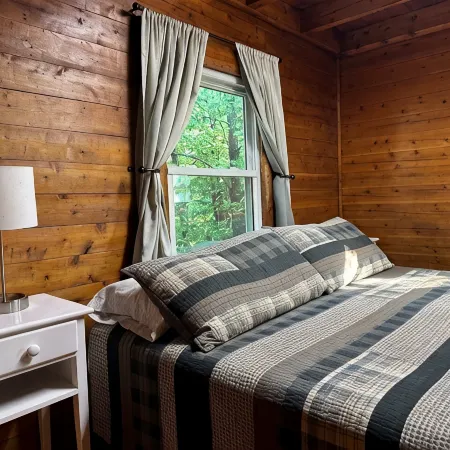 Cozy 2-bedroom cabin near Mount Snow 3 min drive
