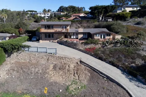 Beautiful Carmel House In a Perfect Location - Homestays
