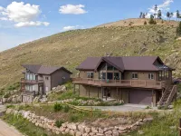 Mountain Home: Hot Tub, Views, Chef's Kitchen, Pet-Friendly. Unforgettable Stay! - 3 stjerner