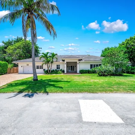 Pool! Walk to Private Beach & Historic Lighthouse!