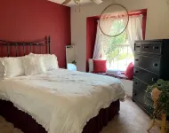 Desert Beach House with a Mountain View - Private Pool and Hot Tub! - 4 tähden