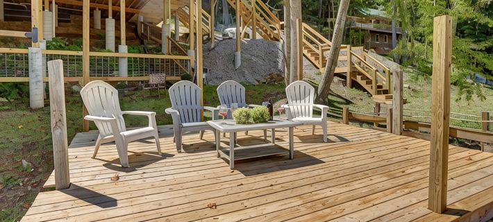 Lakefront Treehouse w/ Dock · 2 King Suites · Sleeps 12 Hoteles en Condado de Laurel