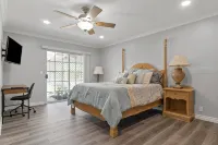 Charming 5 bedroom with a putting green - WiFi