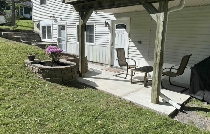 Charming, spacious, exceptionally clean & private apt! Ideal Ithaca location!
