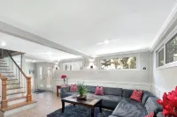 Elegant Southern Cottage/Downtown Pied-a-Terre near Island Beaches - 3-Star