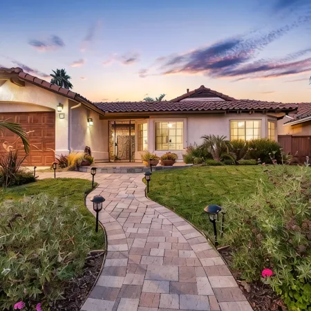 Your private oasis with heated pool and garden in Oceanside!