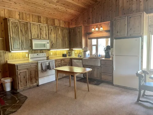 Cozy Cabin with River Access optional full 50amp RV hook-ups onsite - 무료 와이파이