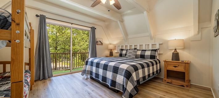 Woodsy Cabin Perfect for a Couple or a Group! ホットスプリングのホテル
