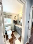 Modern Open Floor Plan Guest Apt with King - 4성급