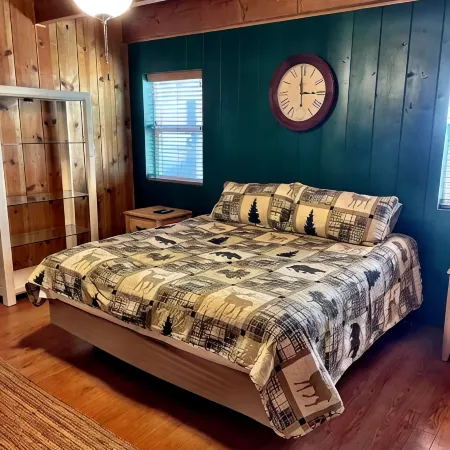 Luxury 2 Story Crown King Cabin, Large balcony, Hiking, Fishing, Mountain Views