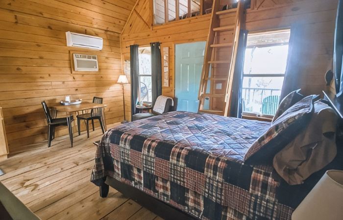 Rustic Cabin Overlooking Private 48 acre Bass Fishing Lake