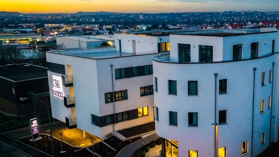 EE Hotel