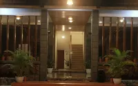烏露娜酒店 - 山景