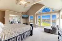 Lake Front Home w/ Hot Tub, Fire pit, yard, walk to Wisp Resort,Tubing Hill View - 4つ星