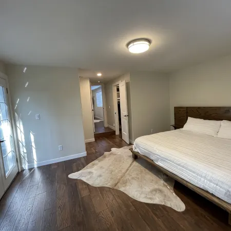 Cheerful & private 3 bedroom Shoreline home.