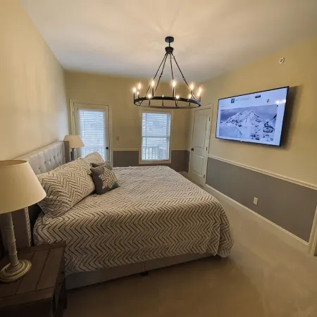 LOCATION! LOCATION!LOCATION! Luxurious Ski In/Out Jet-Set Condo NEWLY RENOVATED