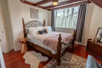 Mountain Escape w/ AC Near Village w/ Private Lake Trail Access, Deck & BBQ - Gym