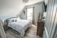 KING Master En-Suite- BRAND NEW Home- Buffalo's Best Kept Secret! - Homestays