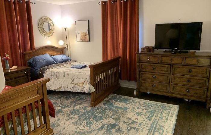 The Redhawk Hideaway: Charming 2BR Condo near Miami Univ in Oxford! Book now!
