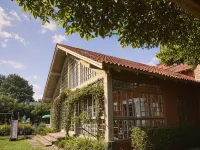 Golden Hills Vila Suzana - parking