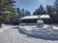 Secluded cabin in the woods-UTV, hunting, fishing, pet friendly - Chalets