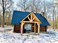 Tranquil Log Cabin adjacent to Mark Twain National Forest + minutes to the river - 3つ星