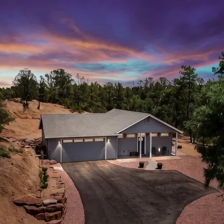 2 bedroom modern home in a private neighborhood10% weekly/15% monthly discount