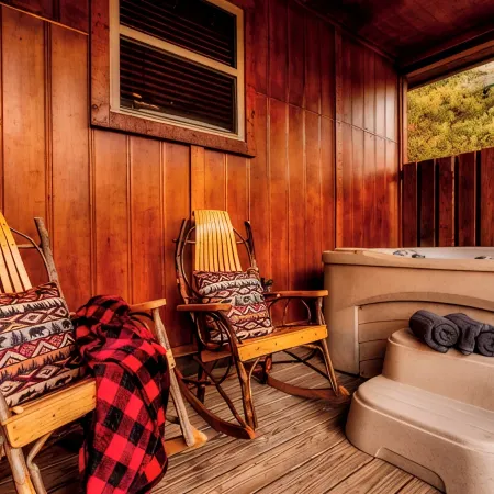 1-Mile to Main Attractions! Fall Specials- Hot Tub- Arcade & Games