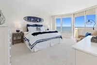 Direct Beachfront Condo with Amazing Panoramic Ocean Front Views (11th floor) - 4성급