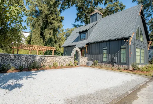 The Black Barn, 3 BR/3 BA House! Easy walking Distance To Everything! - 4 stjerner