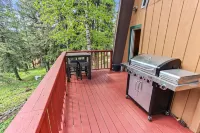 Cabin close to the slopes! Wifi, fireplace, and hot tub - Chalets